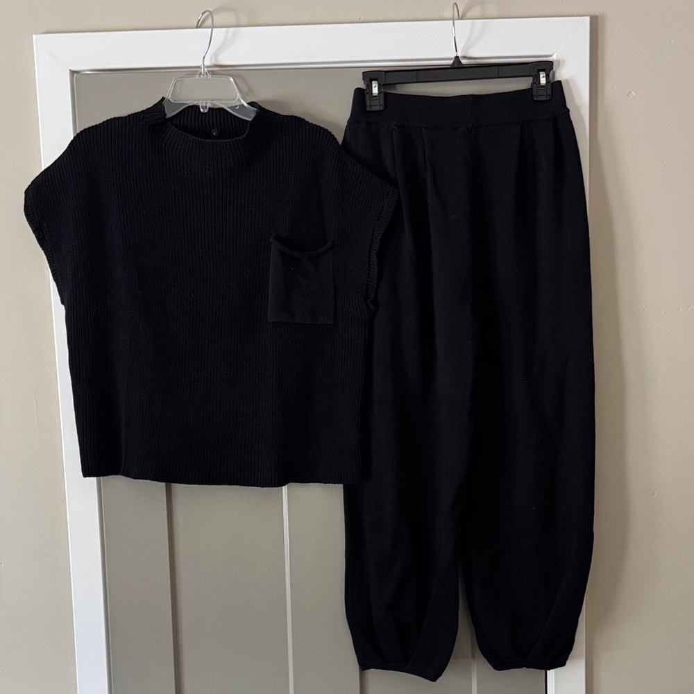 Black Women's Knit Top and Pants Set